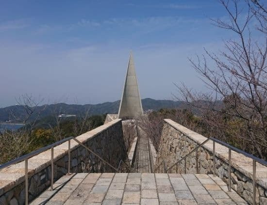 若人の広場の塔