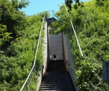 亀老山展望台入口