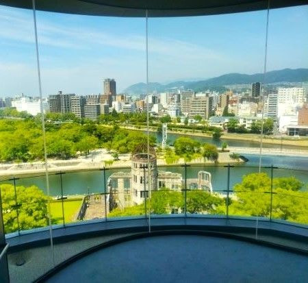 建築家三分一博志の設計によるおりづるタワーから見た原爆ドーム