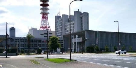 建築家丹下健三の設計による今治市役所、公会堂