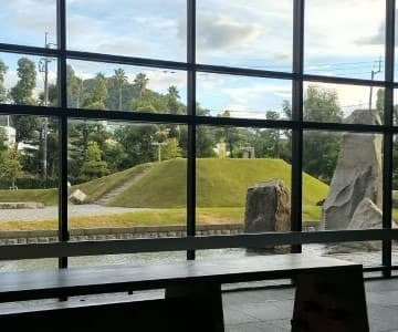 高松のモダニズム建築の一つ香川県庁舎南庭