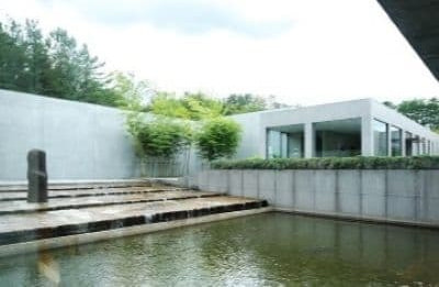 イサム・ノグチ氏の彫刻「土門さん」