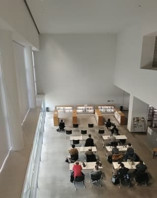 丸亀市立図書館