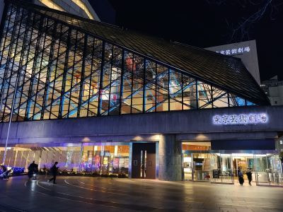 芦原義信設計東京芸術劇場