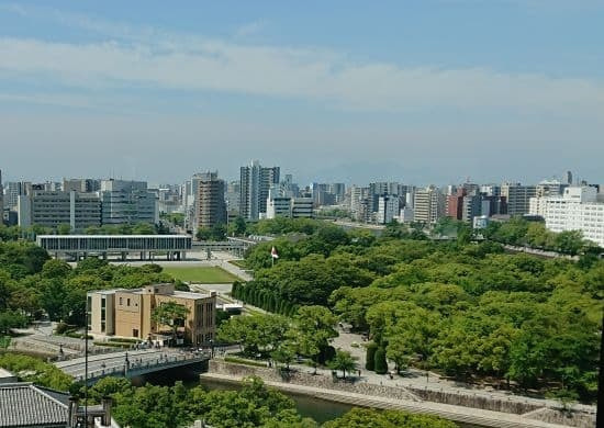 おりづるタワーからみた平和記念公園