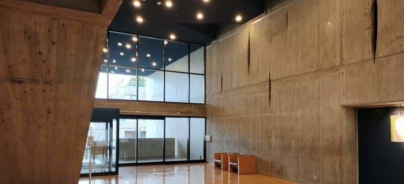 旧岡山県総合文化センター2階ロビー