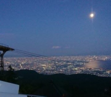 有名建築家による瀬戸内の展望台の一つ六甲枝しぐれからの夜景