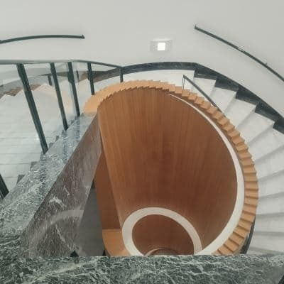 広島市現代美術館のアプローチプラザ