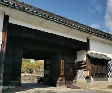 林原美術館長屋門