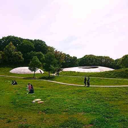 建築家西沢立衛による豊島美術館