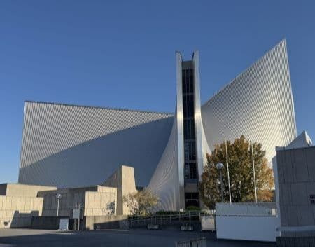 建築家丹下健三が設計した瀬戸内にある東京カテドラル聖マリア大聖堂