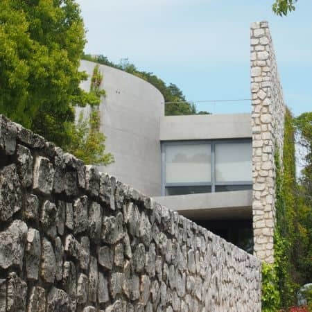 建築家安藤忠雄の設計によるベネッセハウスミュージアム