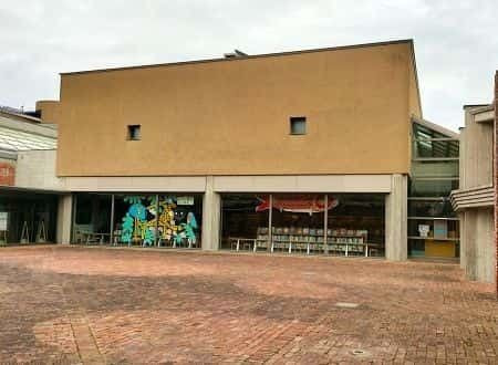 洲本図書館煉瓦壁