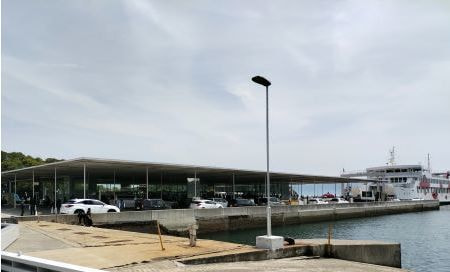 建築家妹島和世と西澤立衛により設立されたSANAAによってつくられた海の駅なおしま