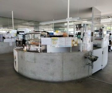 建築家妹島和世と西澤立衛により設立されたSANAAによってつくられた海の駅なおしま