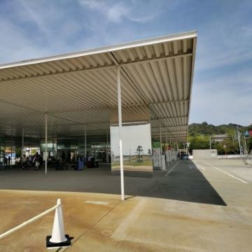 香川の名建築の一つ建築ユニットSANAAによる海の駅なおしま