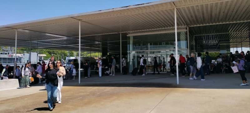 海外からの観光客で賑わう直島ターミナル