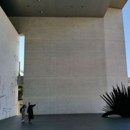 瀬戸内の現代アートが楽しめる有名建築家谷口吉生による猪熊弦一郎現代美術館