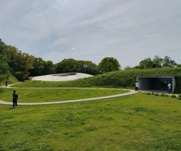 瀬戸内の現代アートが楽しめる豊島美術館