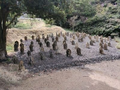 瀬戸内の現代アートが楽しめるヴァレーギャラリーに展示されている「スラムブッタ８８」