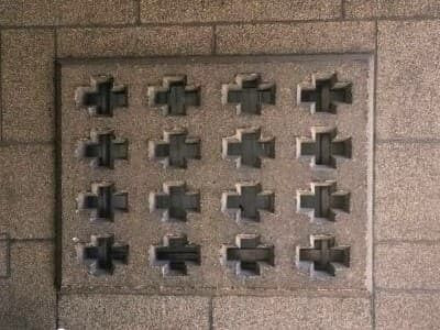 大庄役場に描かれたレリーフ