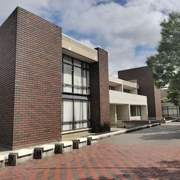 瀬戸内の名建築の一つ建築家鬼頭梓による山口県立図書館