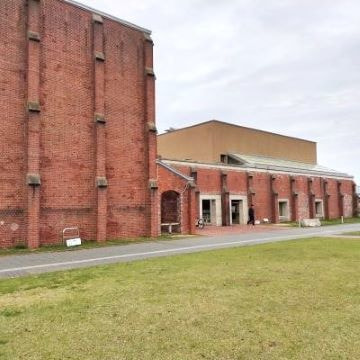 瀬戸内の名建築の一つ建築家鬼頭梓による洲本図書館