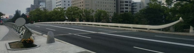 イサム・ノグチによる平和大橋欄干