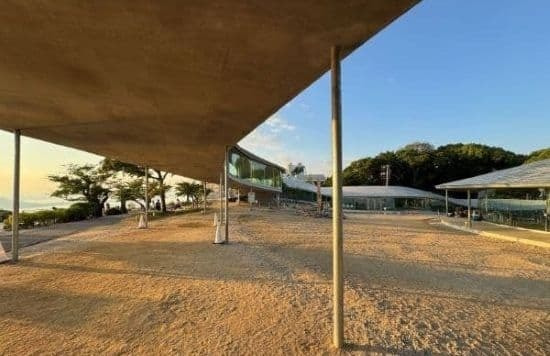 建築家周防貴之により設計された「やしまーる」