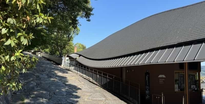 四国村の流れ坂