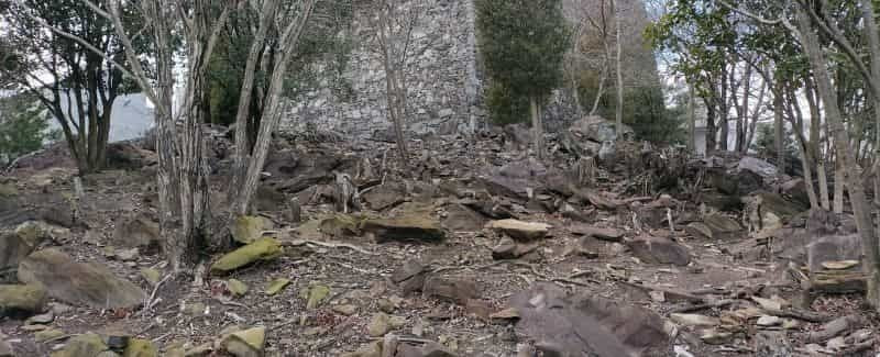 五色台の安山岩