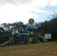 粟津潔による紋章のついた遊具