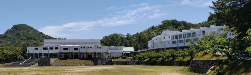 建築家石井和紘による直島中学校