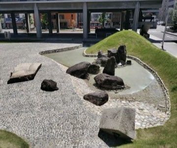 香川県庁舎南庭