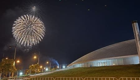 香川県立アリーナと花火