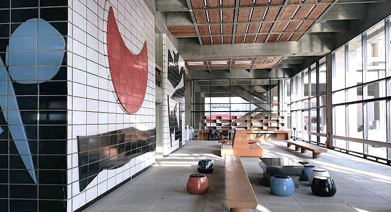 建築家丹下健三による香川県庁舎ロビー