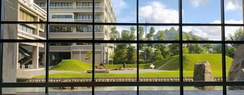 香川県庁舎南庭