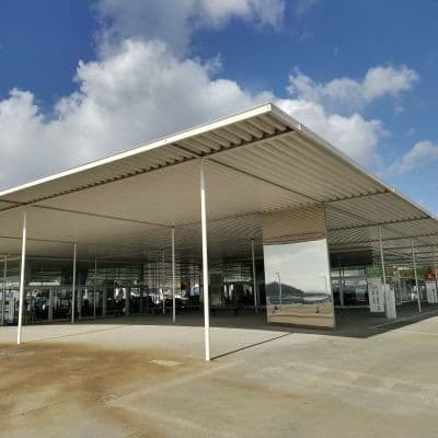 建築家ユニットSANAAによる海の駅なおしま