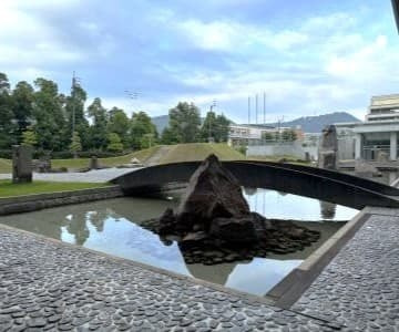 香川県庁舎南庭