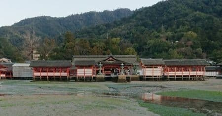 干潮時の厳島神社