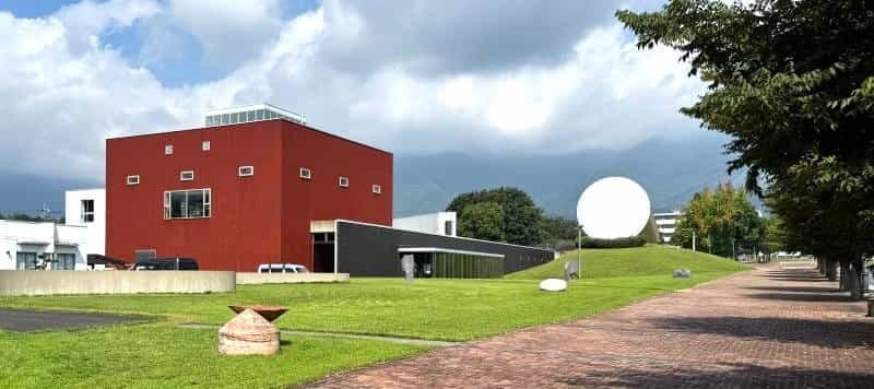 建築家磯崎新による奈義町現代美術館