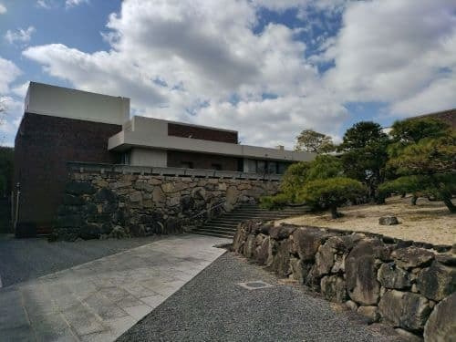 林原美術館の壁面