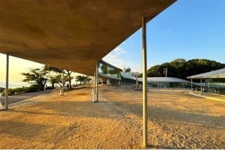 建築家周防貴之により設計された「やしまーる」