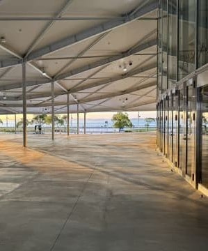 建築家ユニットSANAAによる香川県立アリーナ