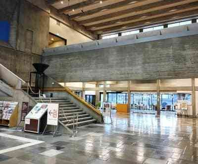 建築家丹下健三による倉敷市庁舎エントランスホール