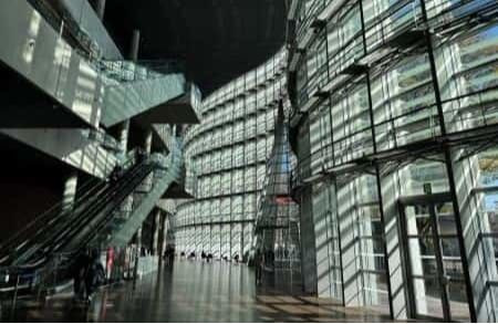 黒川紀章による国立新美術館