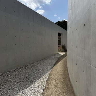 瀬戸内の名建築の一つ建築家鬼頭梓による洲本図書館