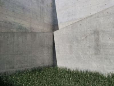 地中美術館四角コート