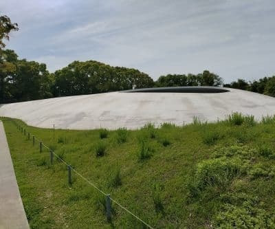 豊島美術館