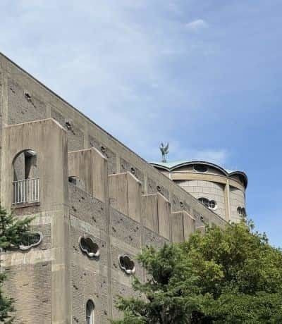 瀬戸内の名建築の一つ建築家村野藤吾による世界平和記念聖堂